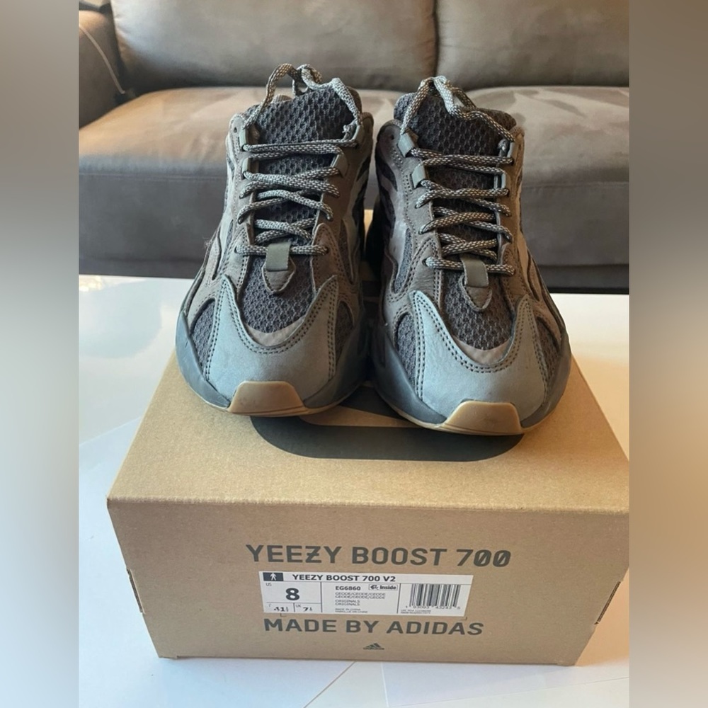 adidas Yeezy Boost 700 V2
Geode